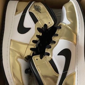Like new Jordan 1 mid size 6.5y